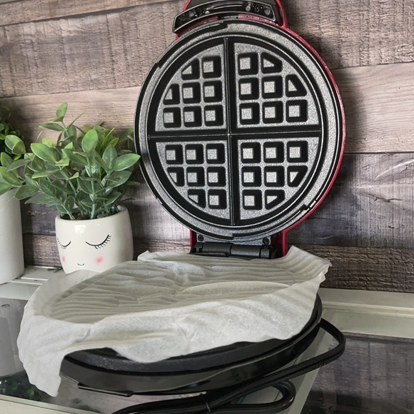 ❤️NEW!!!❤️ DASH Waffle Maker - Picture 13 of 17